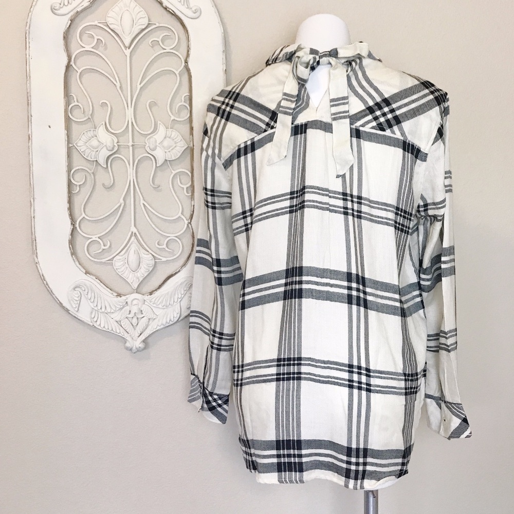 ❌SOLD❌ Hatley | Cream Black Plaid Button Down L - Picture 4 of 10